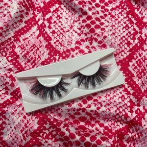 Hot pink highlight lashes